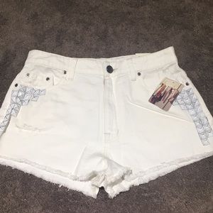 NEVER BEEN WORN BDG highwaisted white jean shorts